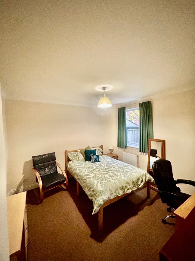 Spacious Double Room - City Centre / Polygon Main Photo