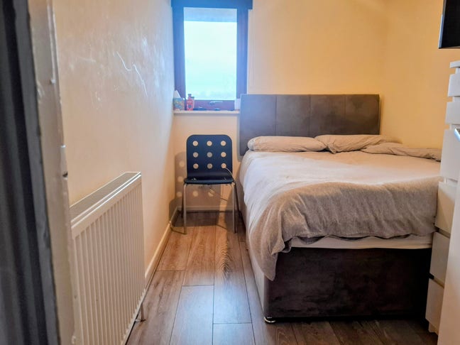 Small double room in friendly Sydenham flat Main Photo