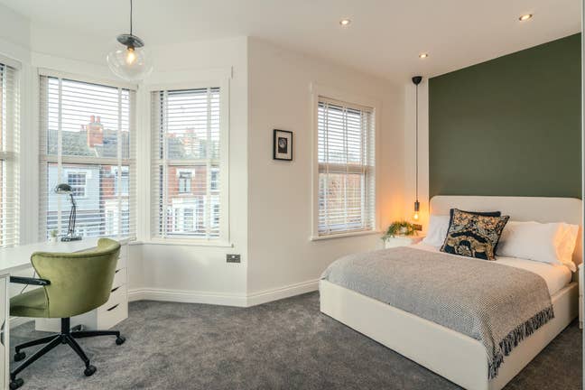 Large Luxury Double Bedroom with En-suite Main Photo