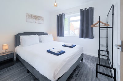 Spacious Double Room in Woking GU22 All Bills Inc Main Photo