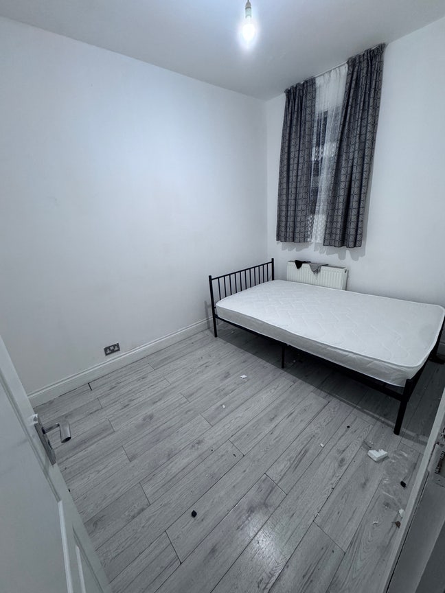 Single room available  Main Photo