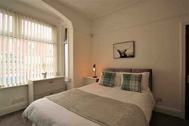  Didsbury Ensuite Room - Near Train (LEY8-1) Main Photo