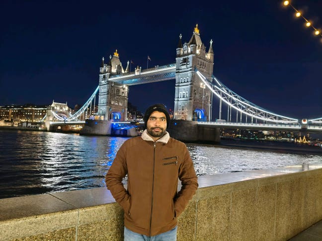 I am 30 yr old professional, Vegetarian, Non ... Main Photo