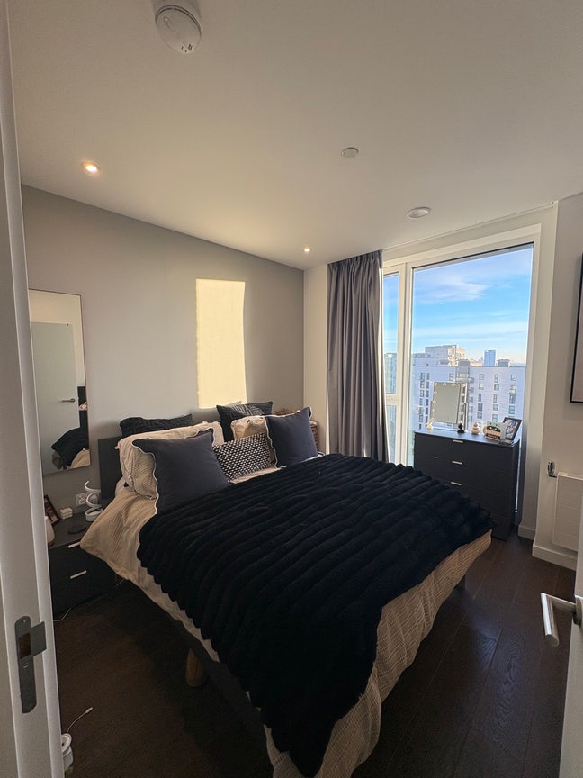 2 gorgeous rooms available in flat share  Main Photo