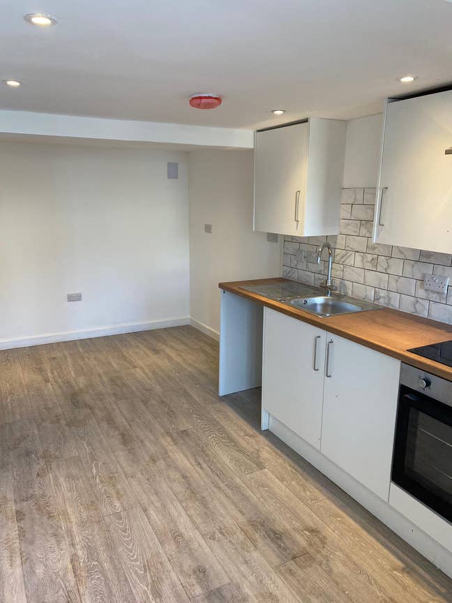 Available Now! 43a Fore Street 1 Bed Flat Main Photo