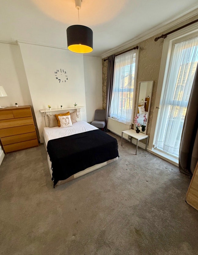 Kilburn-New House- 4 Rooms Available Close to St Main Photo