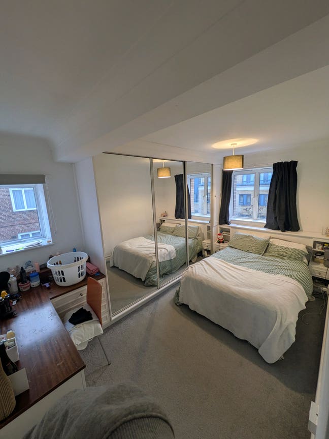 Warm room close to tube and overground Main Photo