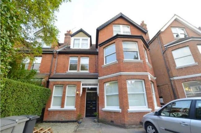 Very Large Double Room, Willesden Green, Mon - Fri Main Photo