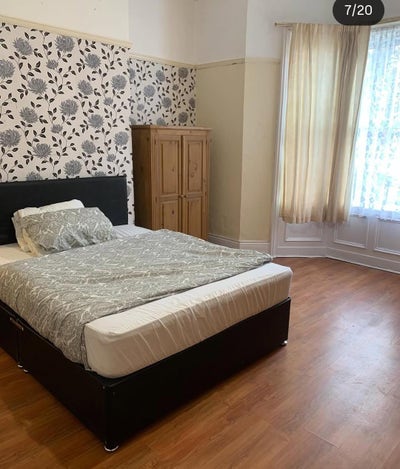 2 bedroom flat Main Photo