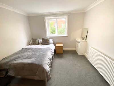 Double Room in Winton - &pound;0 Deposit Option Main Photo