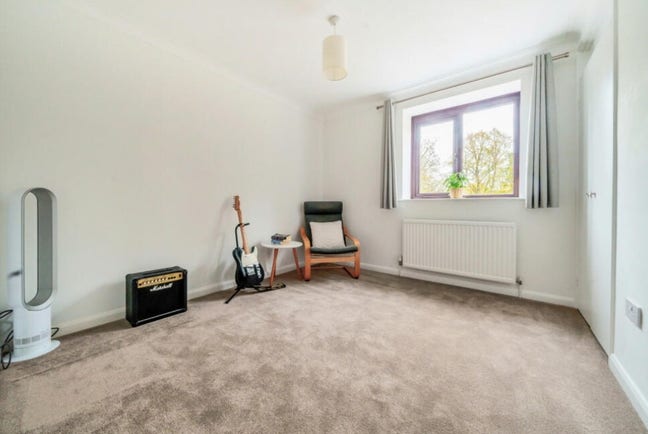 Double Room near Farnham Station Main Photo