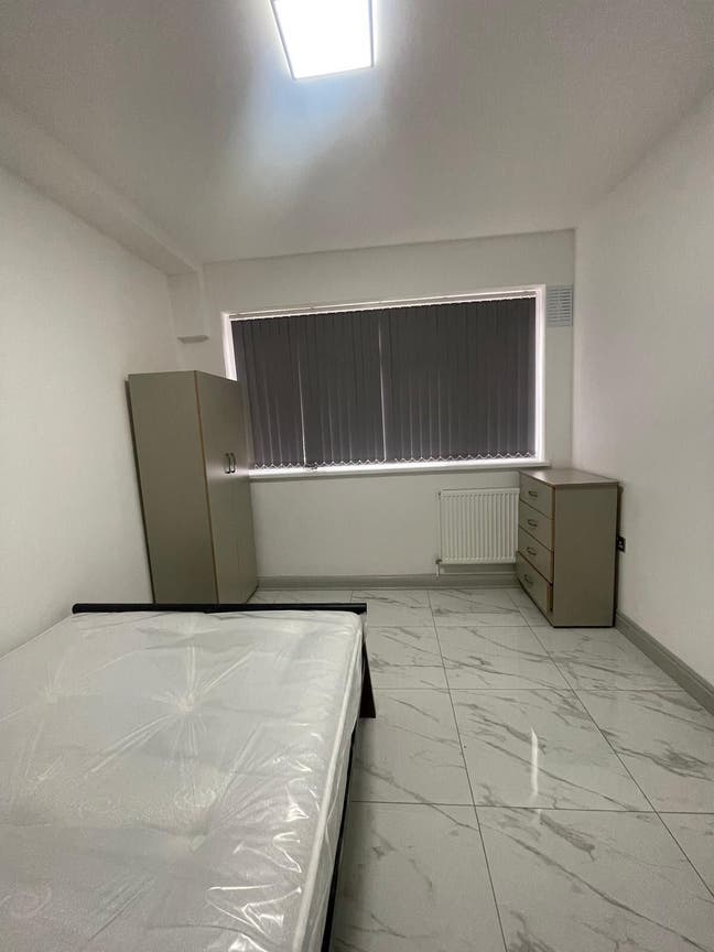 Double Room | All Bills | ½ Month Deposit |MileEnd Main Photo