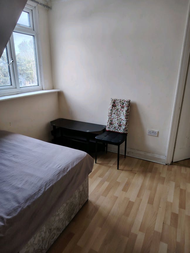 Double bedroom available Sourt Harrow bills inclu Main Photo