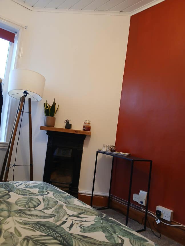 Small Double Room to Let Main Photo