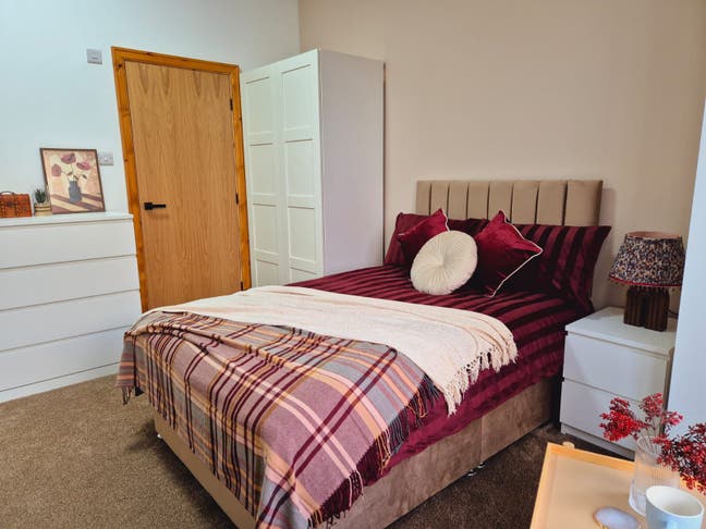  Ensuite  Rooms  Available-BL8  Main Photo