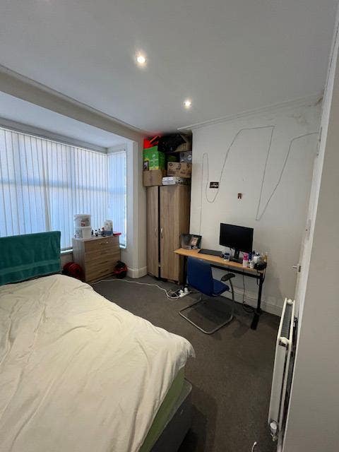 Spacious En-Suite Room in Quiet Location  Main Photo