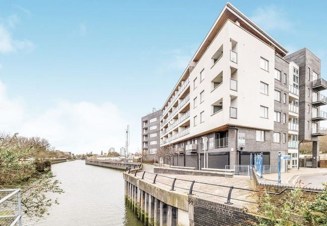 Stylish Modern Dual-Balcony 2-Bed Apartment  Main Photo