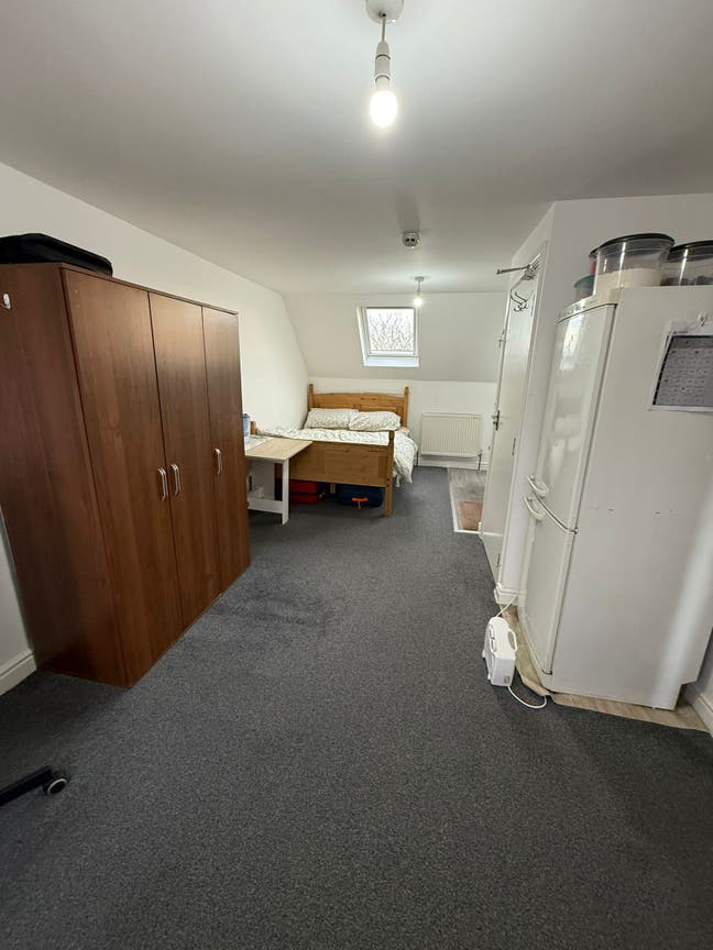 Beautiful Studio Flat for Rent in Hounslow East Main Photo