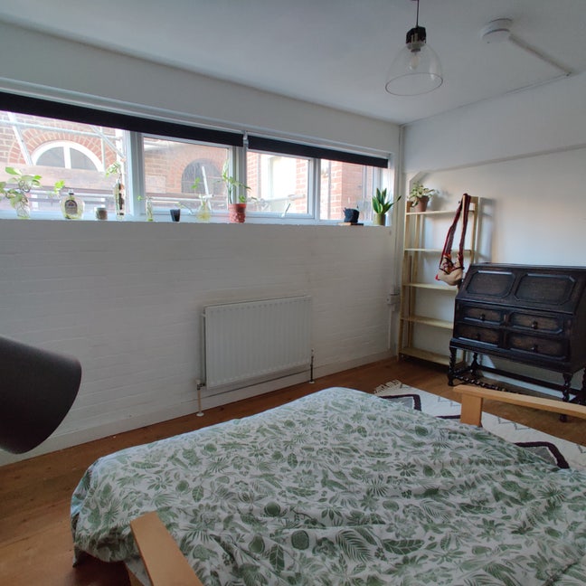 Double bedroom in a shared flat  Main Photo