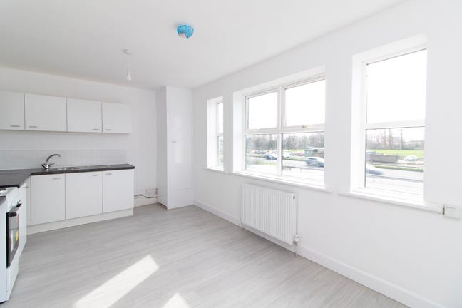 3 rooms to rent on Millbrook Road West Main Photo