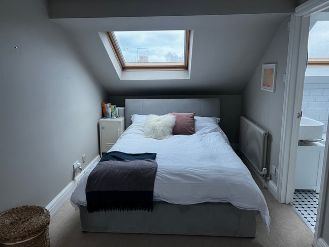 En suite double in SW London flat  Main Photo