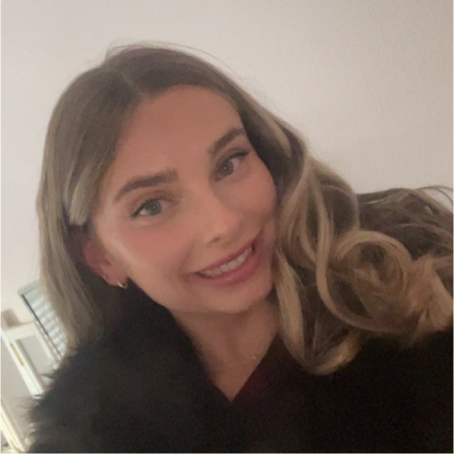 23 Year Old Female Professional Looking for Room Main Photo