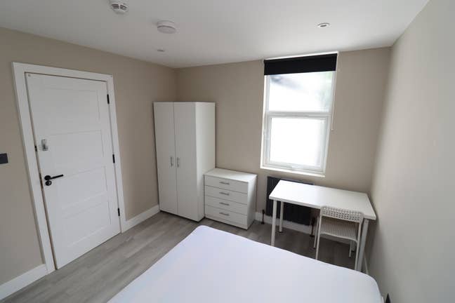 Zone 1 Double Room - Walk to Elephant and Castle Main Photo