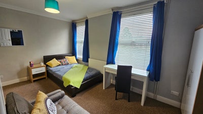 Perfect Room, Perfect Location - Dont Miss Out!  Main Photo