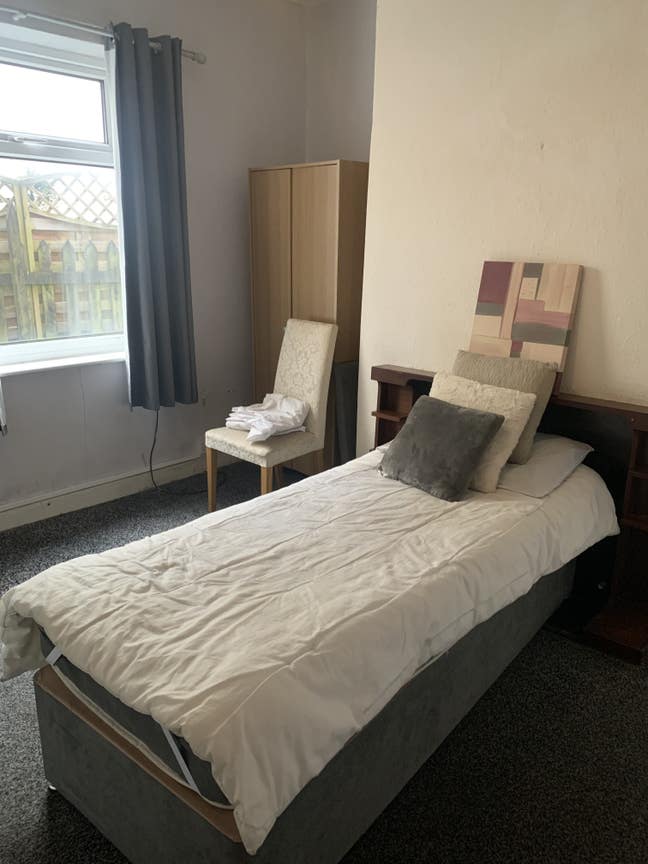Lovely studio flat available Main Photo