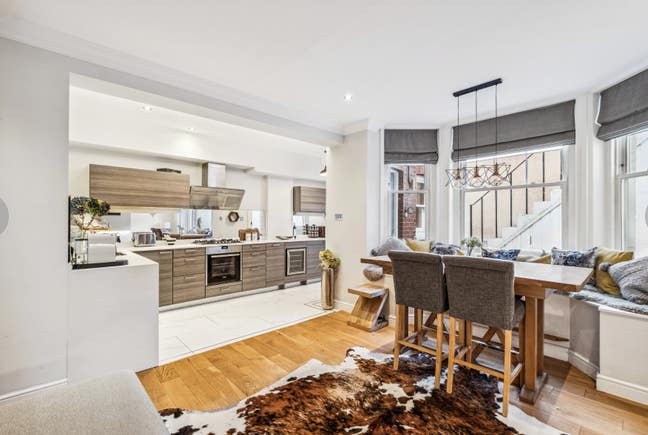 Looking for flatmate to View&Rent 2-Bed 2bath W14 Main Photo