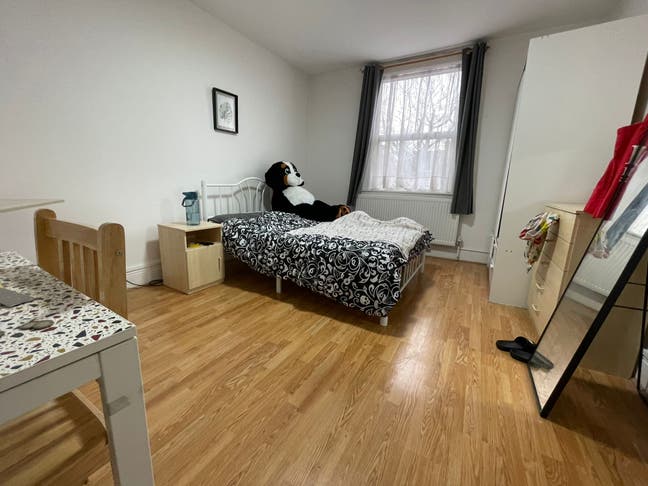 Large Double Room Good location, Wembley Central Main Photo