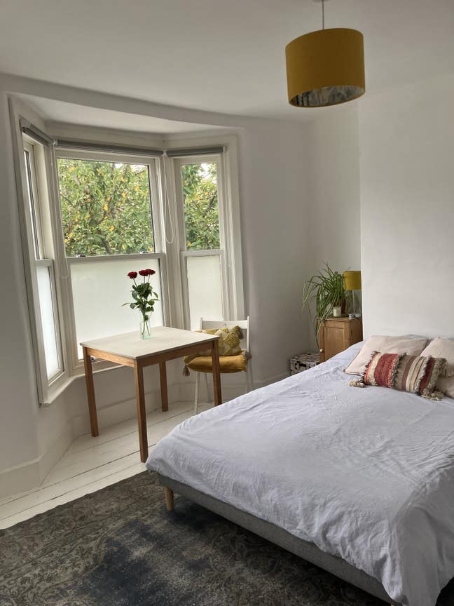 A very large room on a quiet road in E17 Main Photo