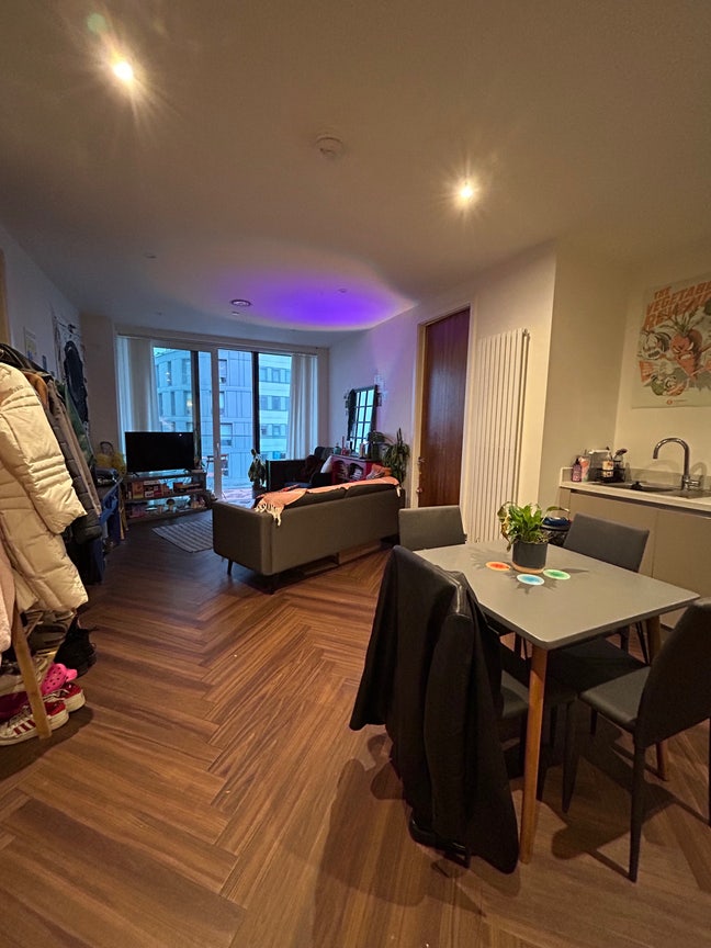 Double En-Suite Room in Media City Main Photo