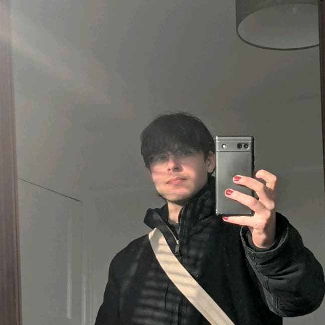 23 year old professional looking for double room Main Photo