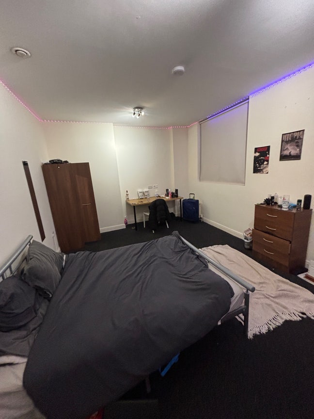 Tenancy Take Over -City centre large double room Main Photo