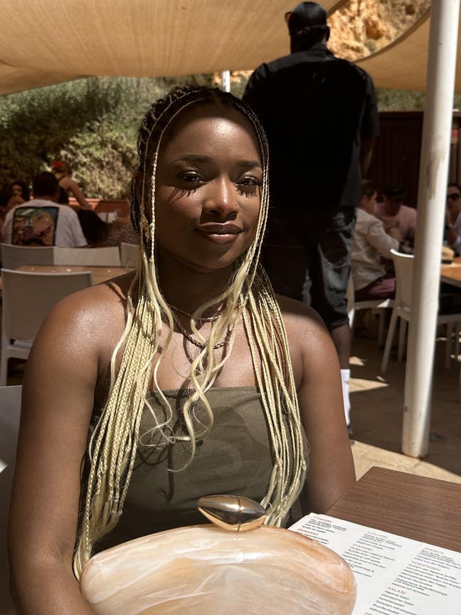 Hi! I’m 21 and looking for a flatshare or h... Main Photo