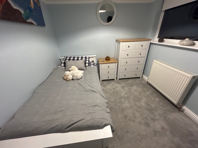 MON to FRI large single room Main Photo