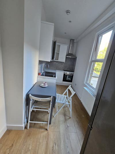 West London W 12 close to Westfield shopping  Main Photo