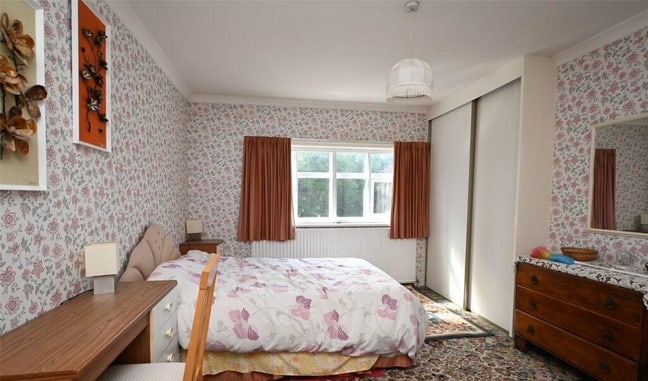 Cosy furnished bedroom in a beautiful house  Main Photo
