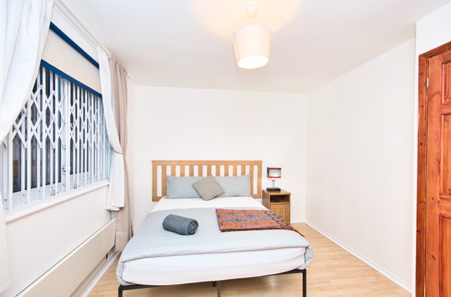 Gorgeous 1 Bed Apartment Close to Stratford E15 Main Photo