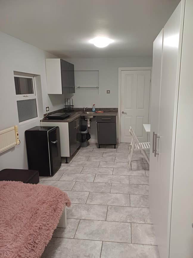 Studio to rent Main Photo