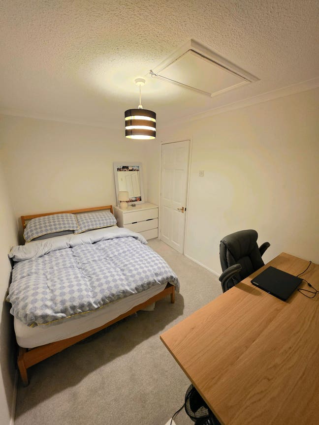 Bedroom + extra room available for one lodger Main Photo