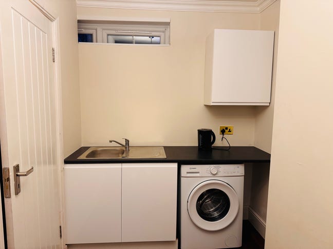 Large studio in Walthamstow! Main Photo