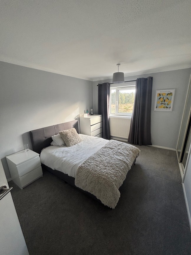 Double Room Available to Rent Main Photo
