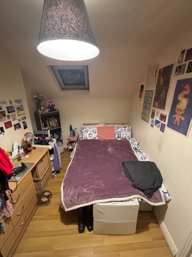 Double room Available - &pound;360 pm (BNI) Main Photo