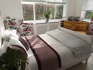 Funky pad with shower room  Main Photo