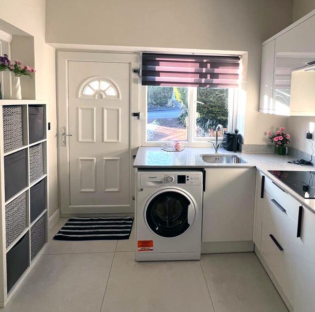 Private, comfortable living with fast access 2 LDN Main Photo