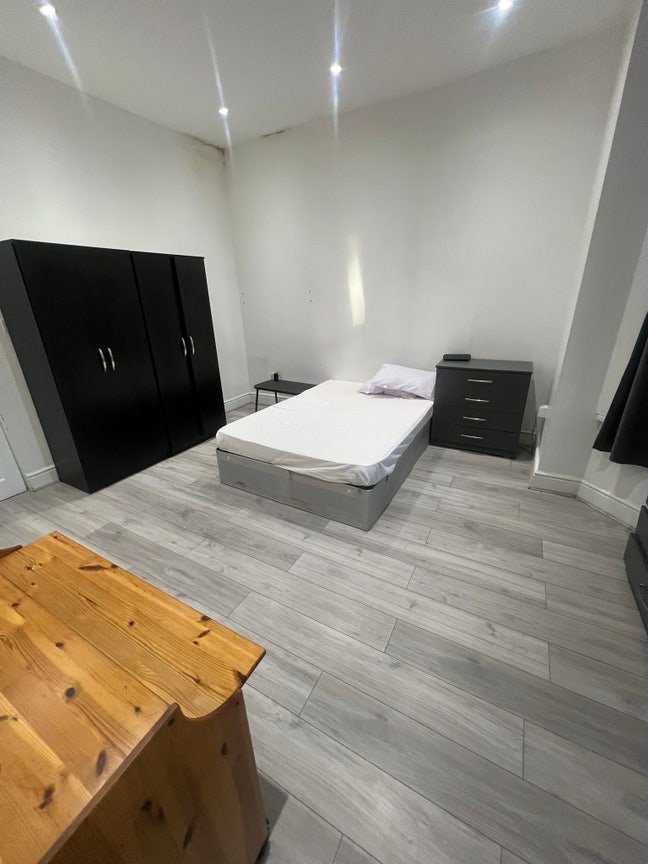 ✨ 🛏️ Master Double Room to Let in - Criklewood  Main Photo