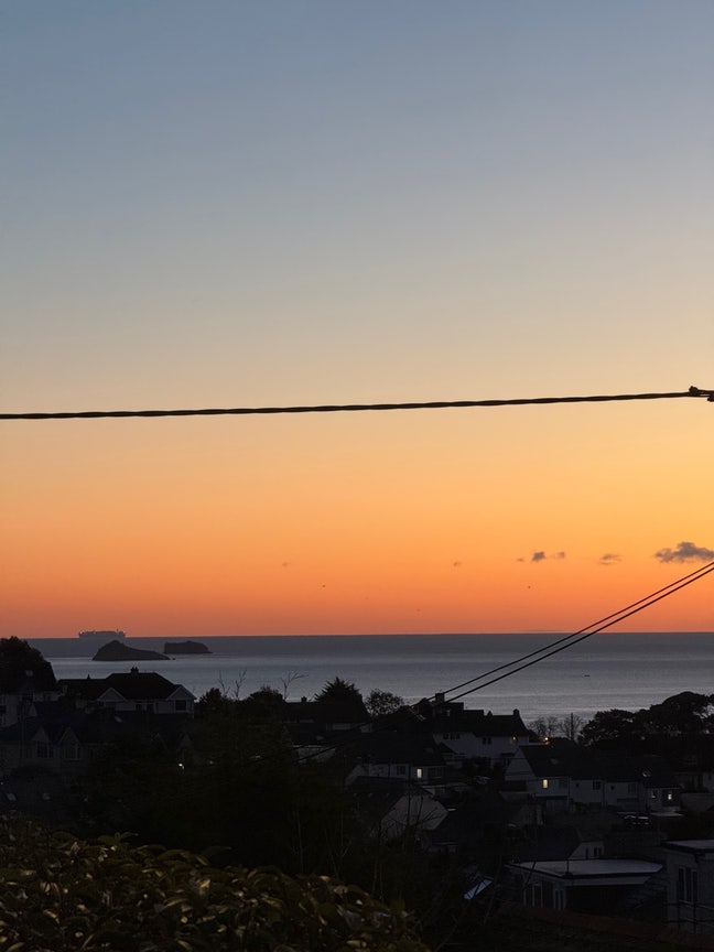Beautiful Room in a House by the Beach 🌝🏄🏻‍♂️🏝️🏖️ Main Photo