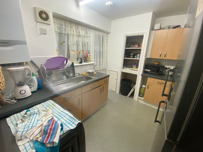 Quiet and Peaceful Household Chingford Mount Main Photo